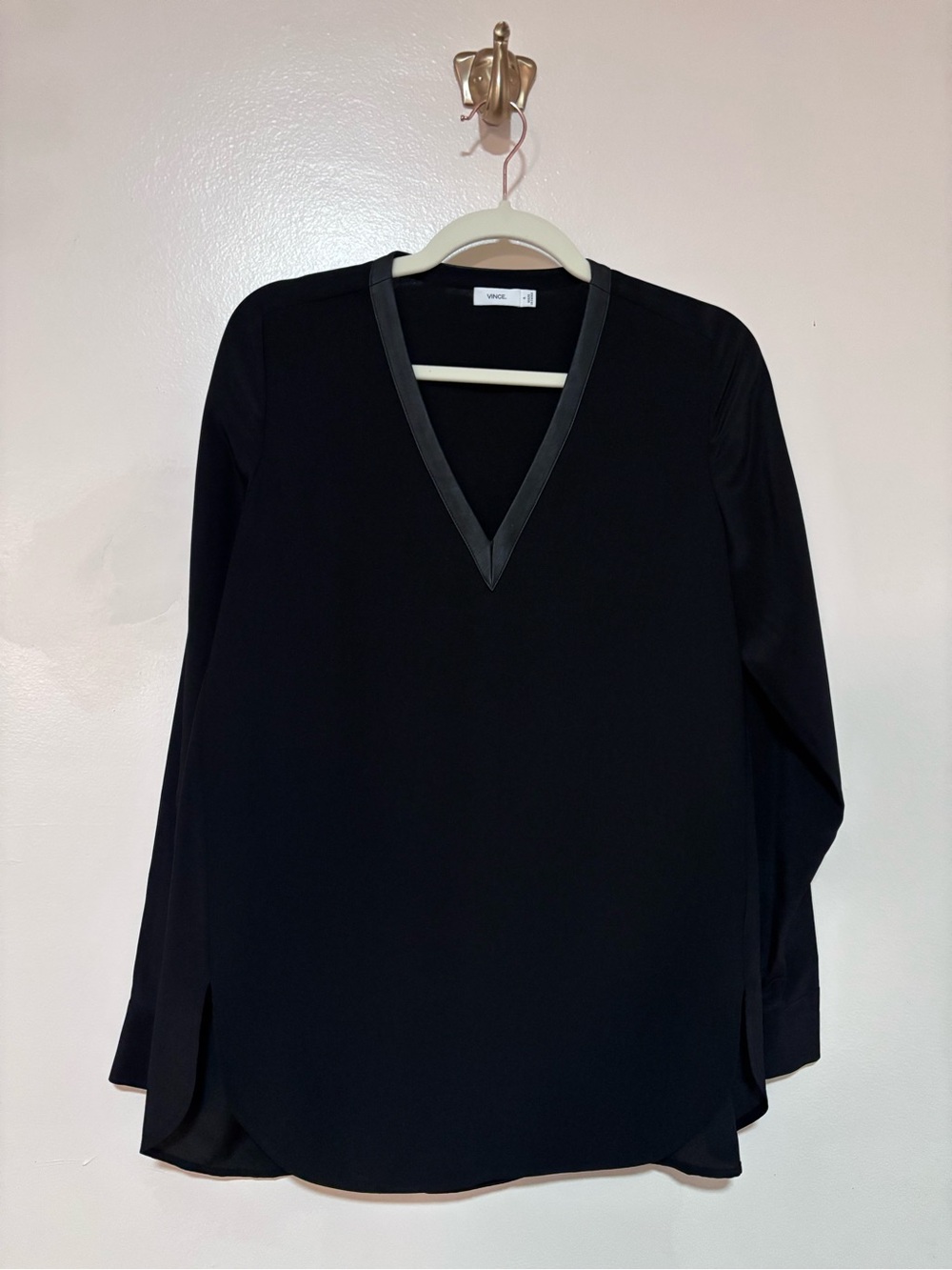 VINCE Black V-Neck Long-Sleeve Blouse Silk & Vegan Leather Trim Minimalist sz 4